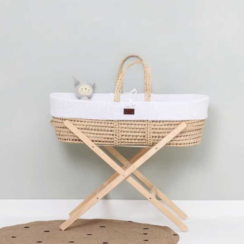 Image showing the Natural Knitted Moses Basket Bundle incl. Static Stand & Mattress, 0-4 months, White product.